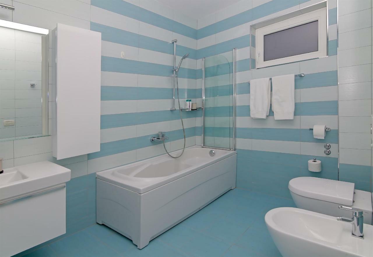 Апартаменты Abelia, Two Terraces, Hot Tub, Free Parking Дубровник Экстерьер фото